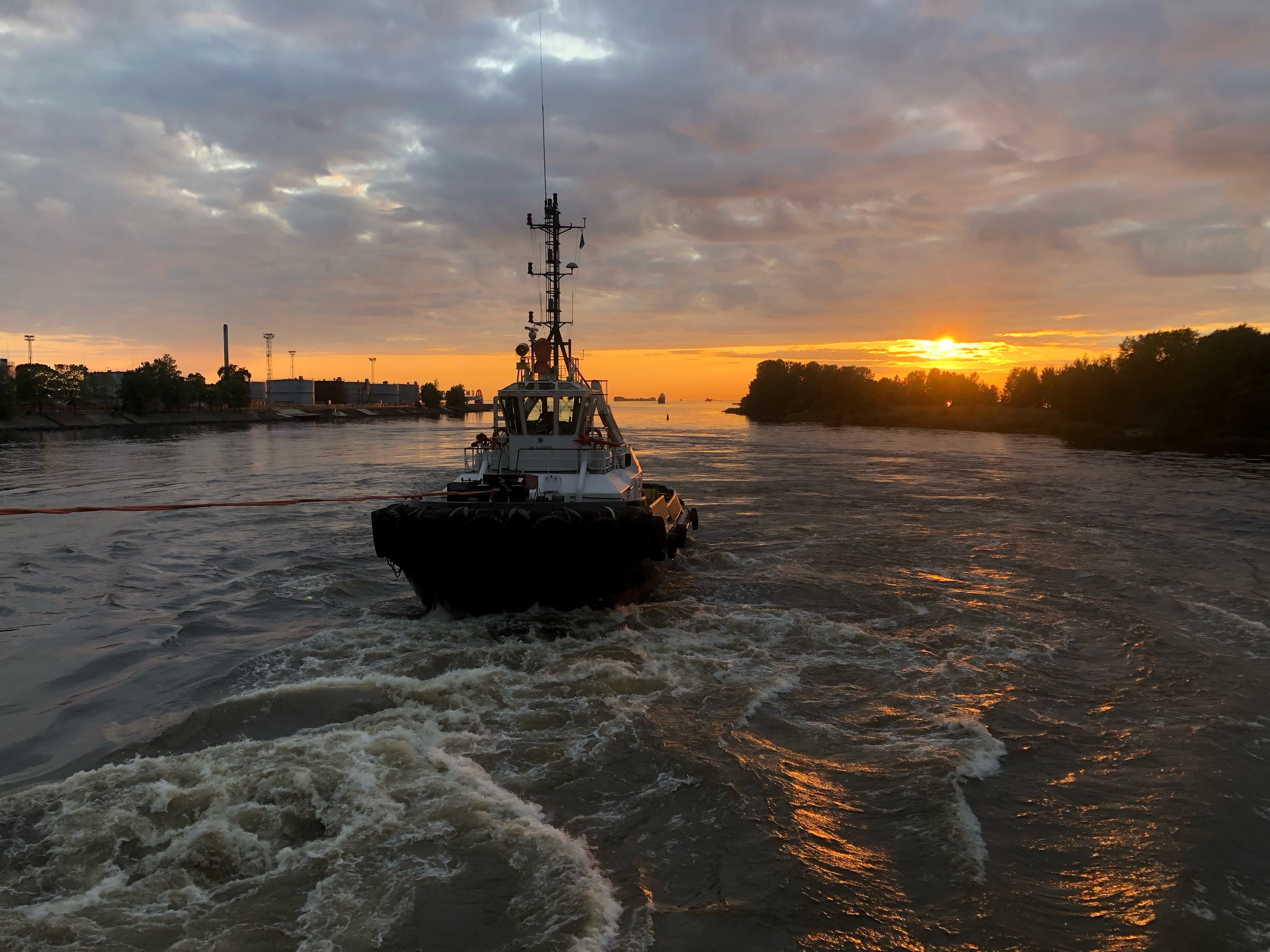 Kalle Jensen - A tug sunset to beat….jpg